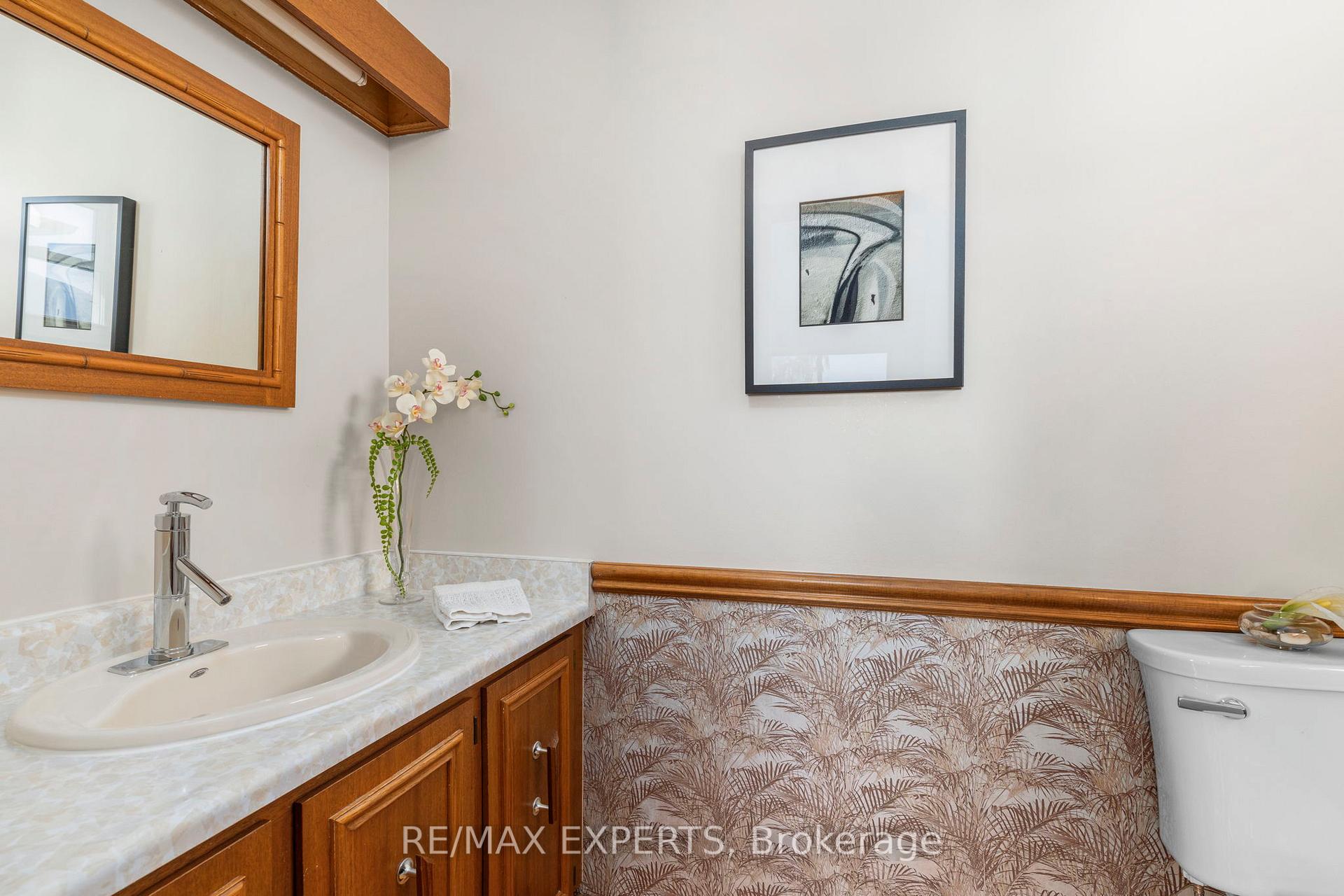 Photo 6 of 195 Aberdeen Avenue, Vaughan, East Woodbridge — HOMEH