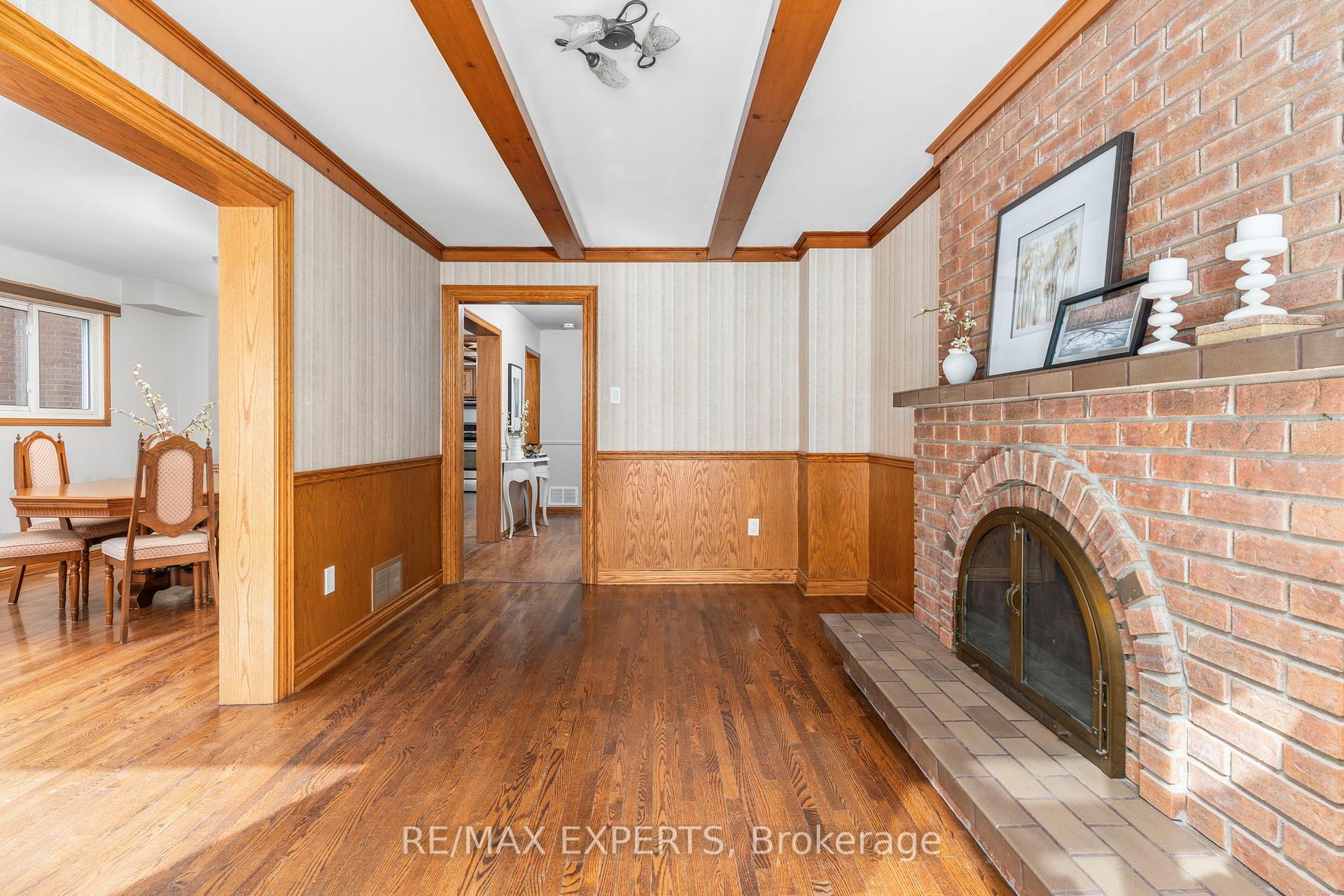 Photo 11 of 195 Aberdeen Avenue, Vaughan, East Woodbridge — HOMEH