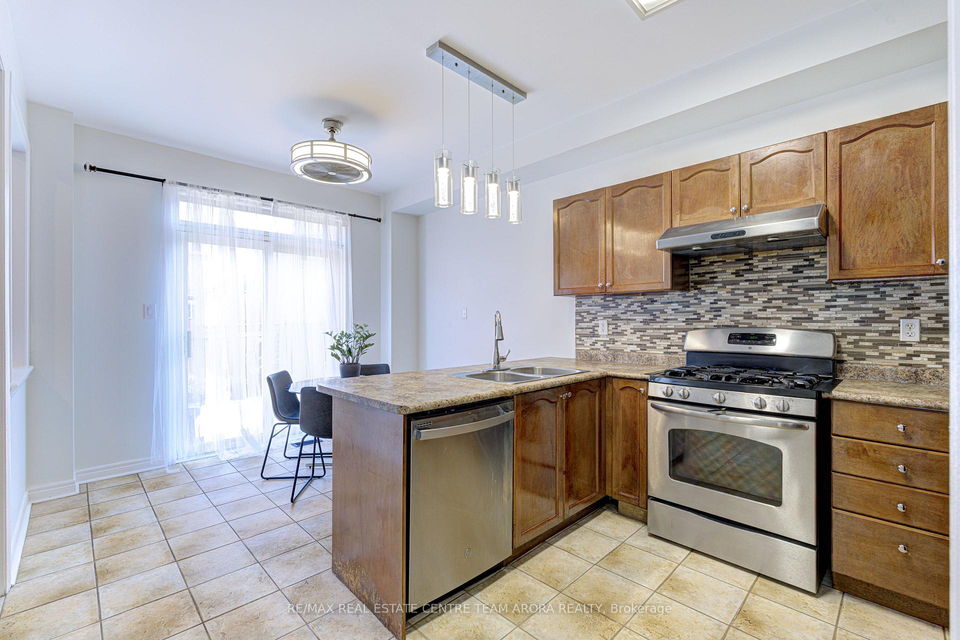 Photo 10 of 65 Pergola Way, Brampton, Bram West — HOMEH