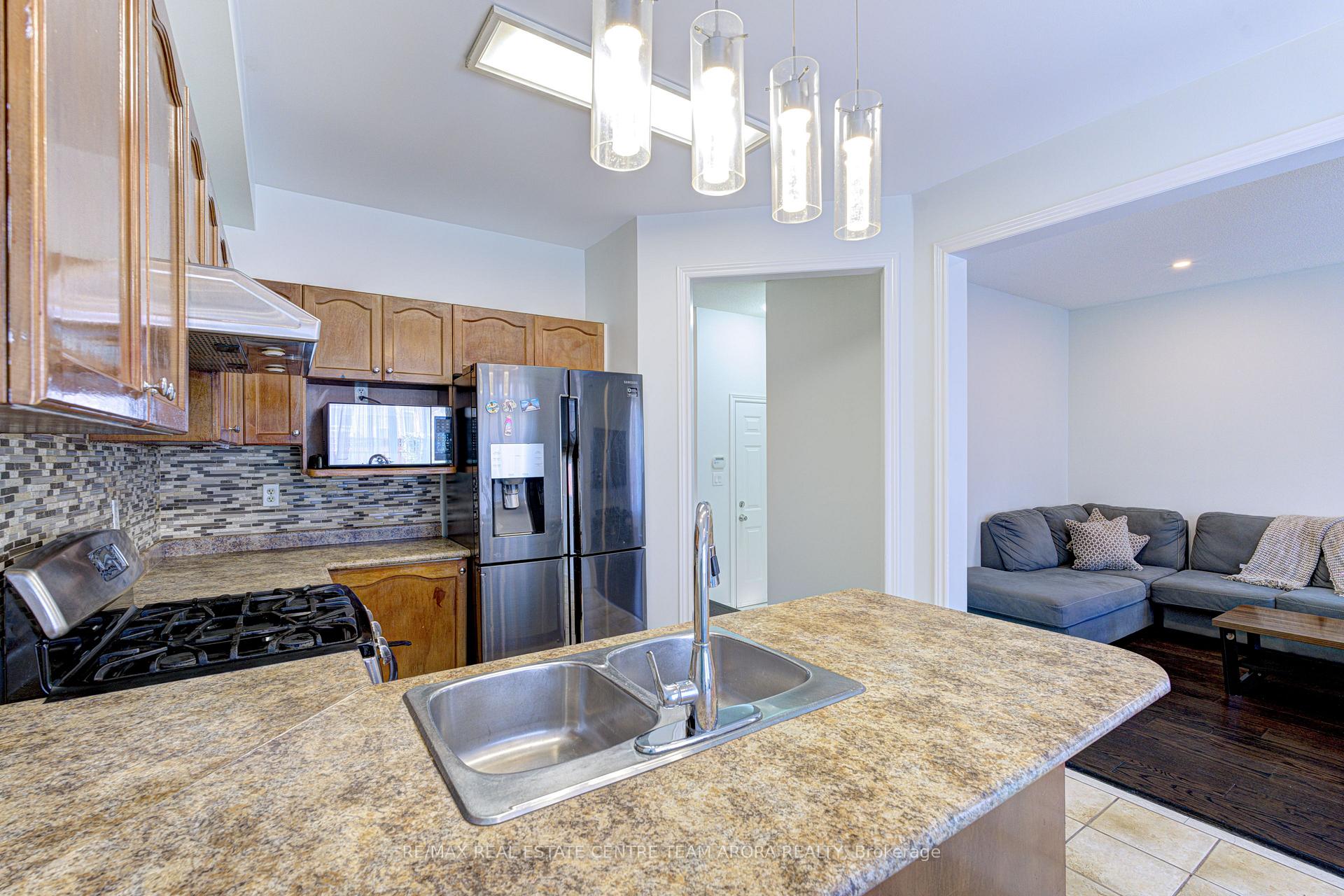 Photo 13 of 65 Pergola Way, Brampton, Bram West — HOMEH