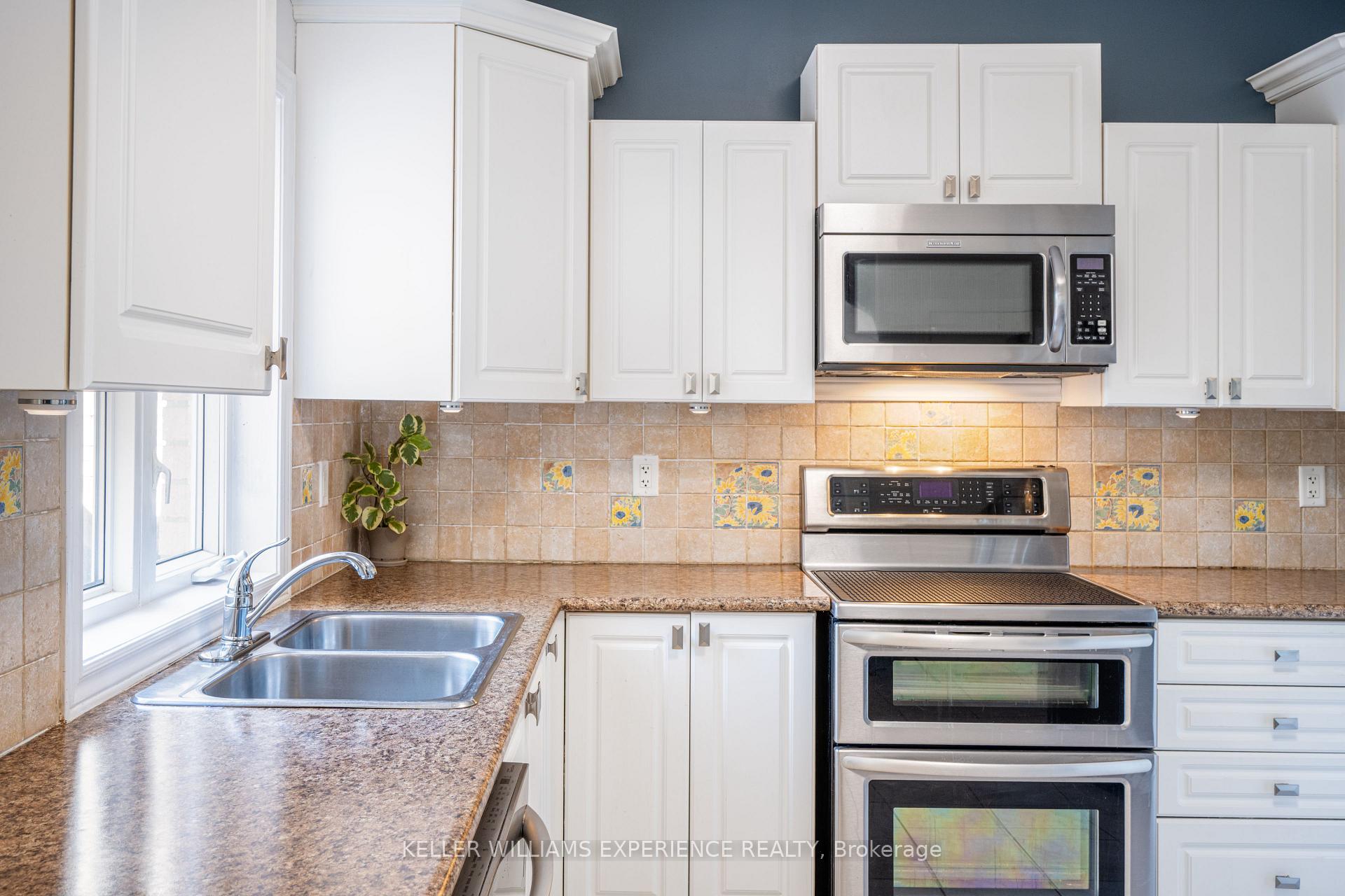 Photo 15 of 36 Stapleton Place, Barrie, Ardagh — HOMEH