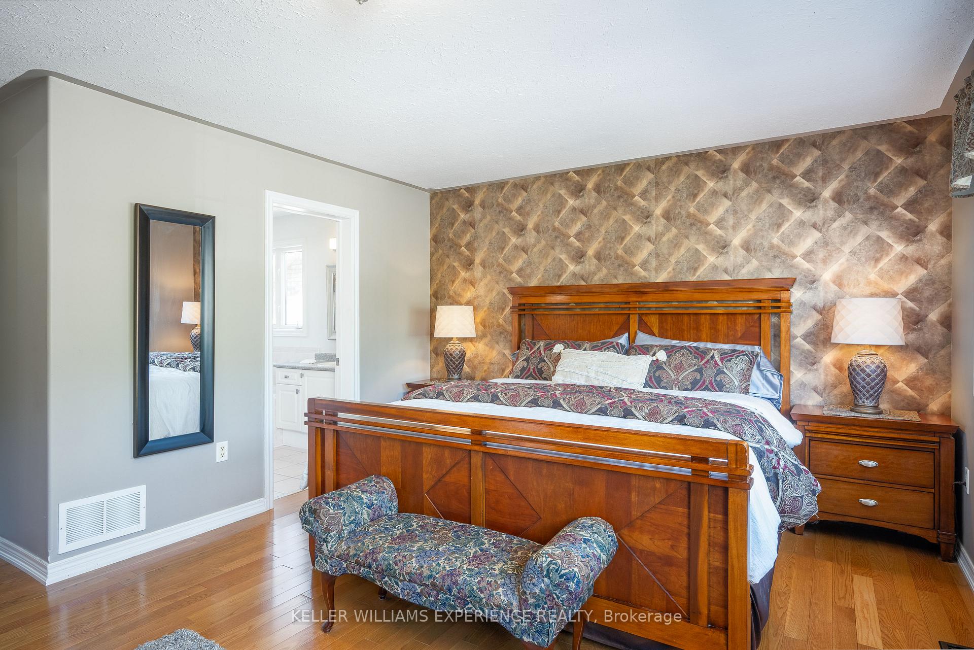 Photo 21 of 36 Stapleton Place, Barrie, Ardagh — HOMEH
