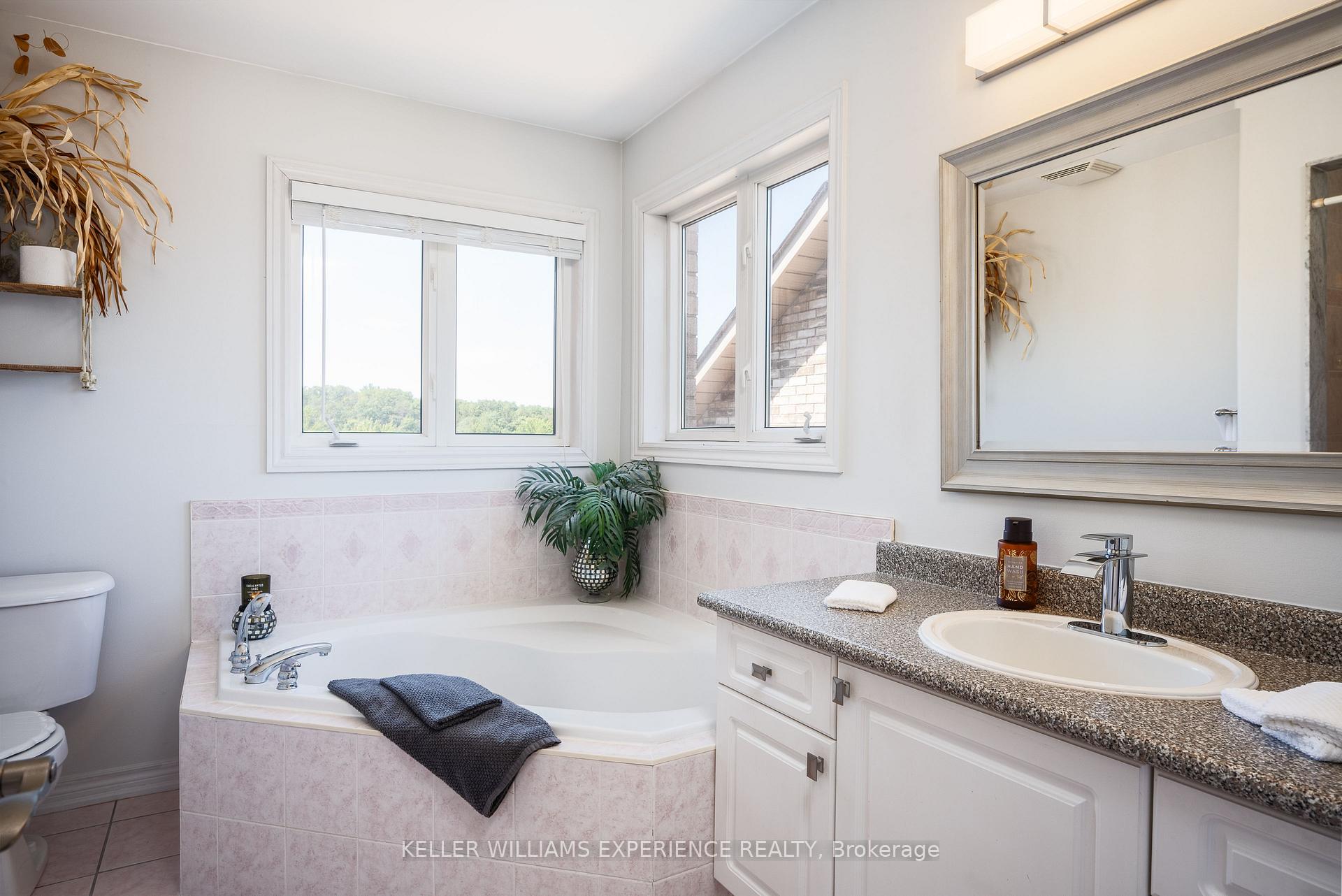 Photo 18 of 36 Stapleton Place, Barrie, Ardagh — HOMEH