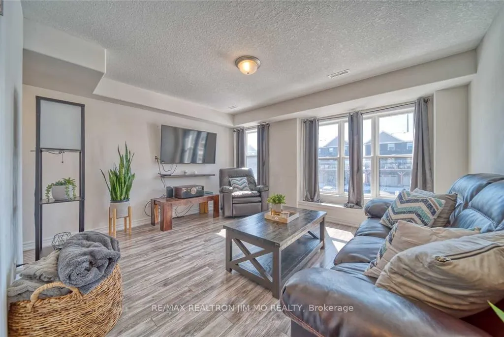 Photo 7 of Unit 11, 1 Leggott Avenue, Barrie, Painswick North — HOMEH