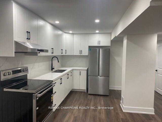 Photo 3 of 10 seclusion Crescent, Brampton, Sandringham-Wellington — HOMEH