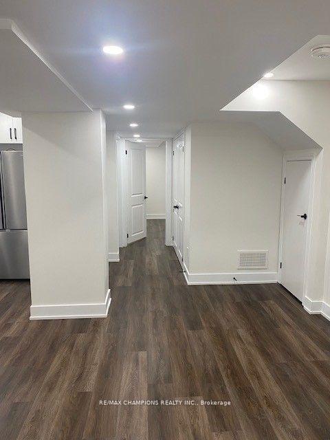 Photo 5 of 10 seclusion Crescent, Brampton, Sandringham-Wellington — HOMEH