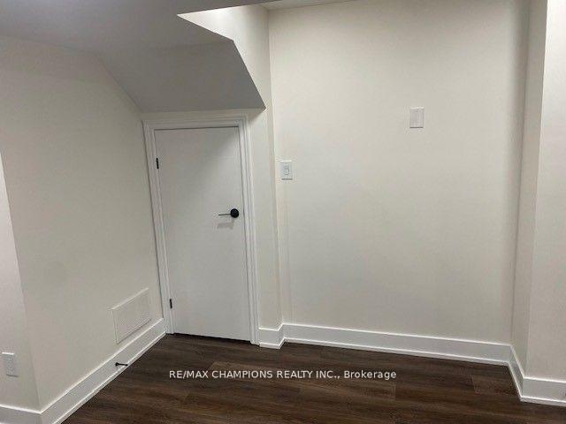 Photo 8 of 10 seclusion Crescent, Brampton, Sandringham-Wellington — HOMEH