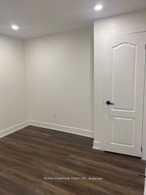 Photo 11 of 10 seclusion Crescent, Brampton, Sandringham-Wellington — HOMEH
