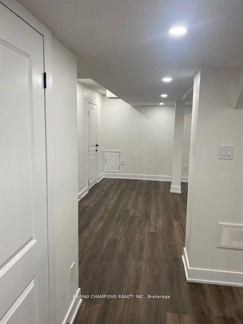 Photo 12 of 10 seclusion Crescent, Brampton, Sandringham-Wellington — HOMEH