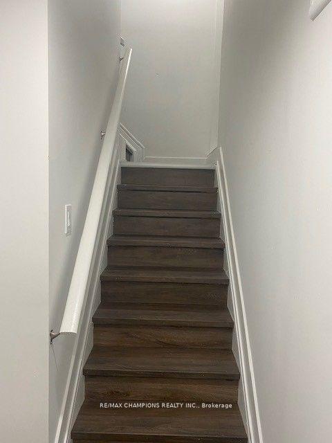 Photo 14 of 10 seclusion Crescent, Brampton, Sandringham-Wellington — HOMEH