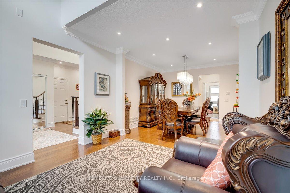 Photo 5 of 46 Treeline Boulevard, Brampton, Vales of Castlemore — HOMEH