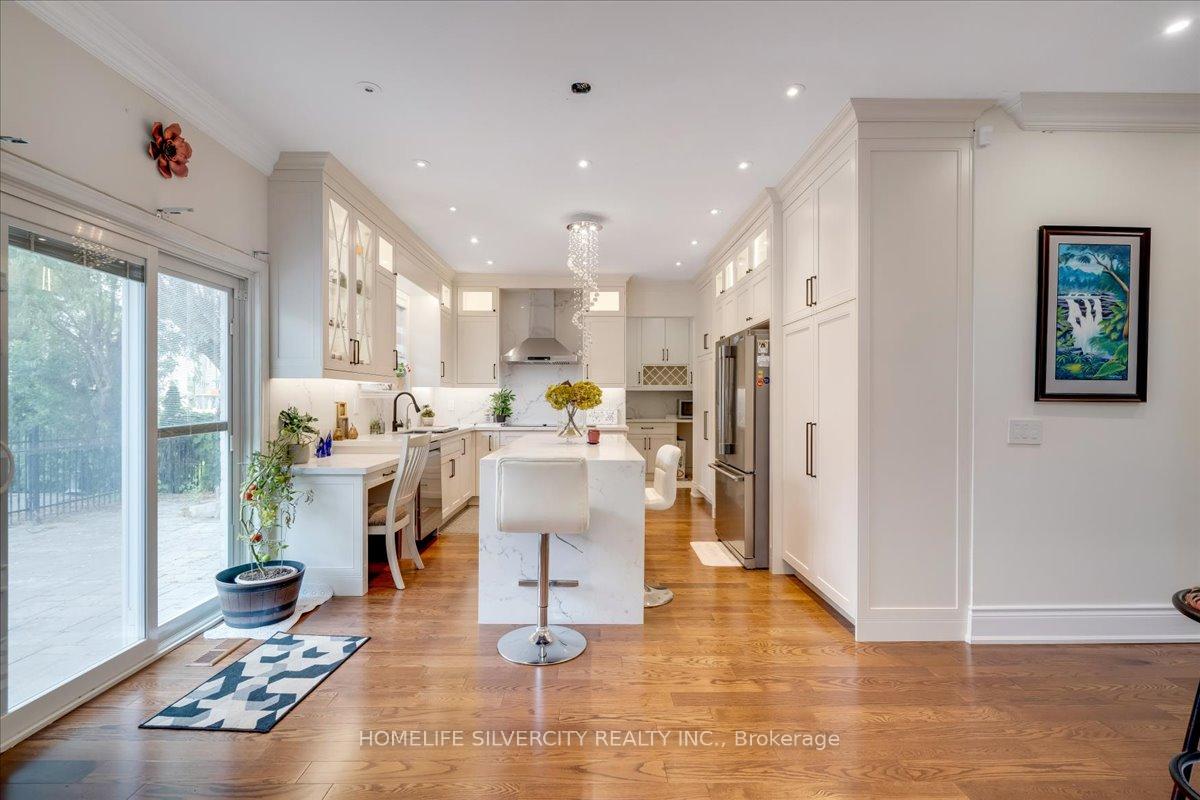 Photo 18 of 46 Treeline Boulevard, Brampton, Vales of Castlemore — HOMEH