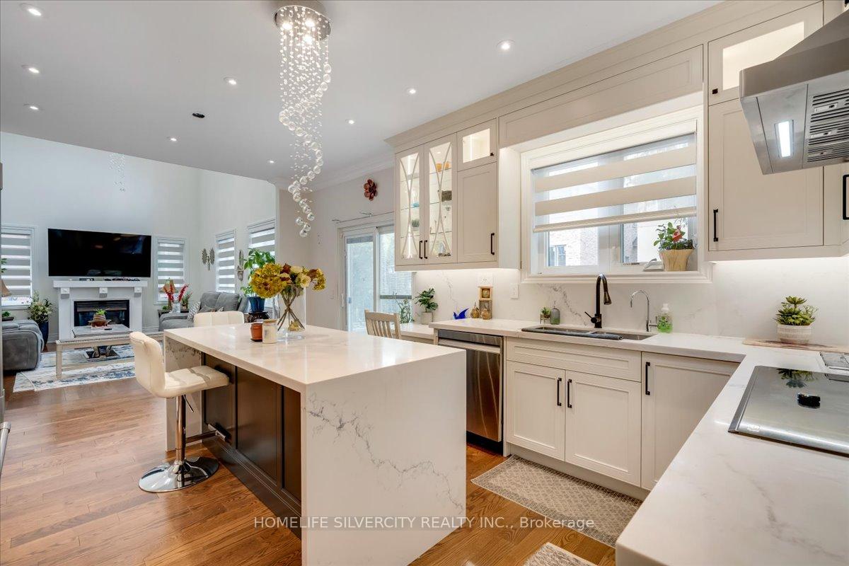 Photo 7 of 46 Treeline Boulevard, Brampton, Vales of Castlemore — HOMEH