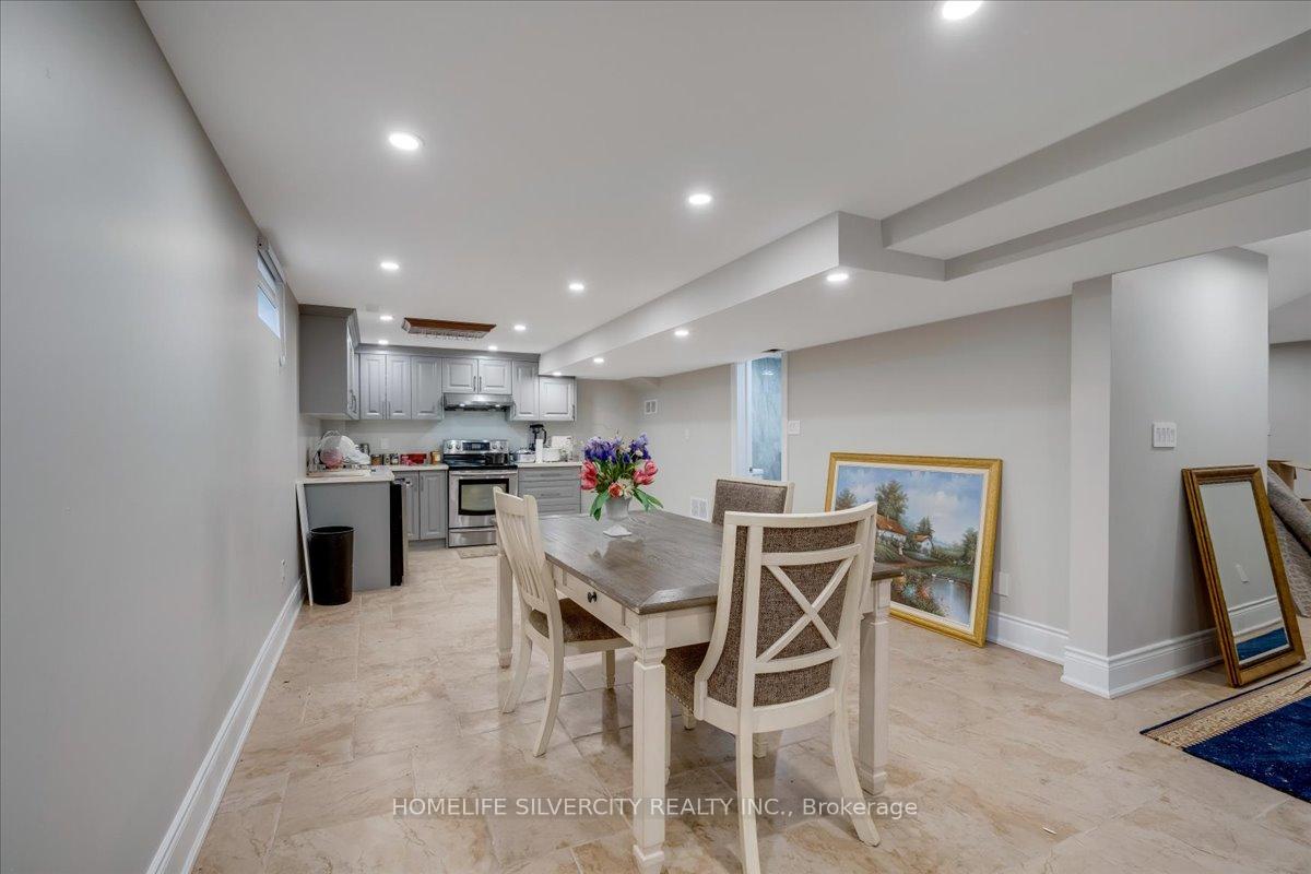 Photo 19 of 46 Treeline Boulevard, Brampton, Vales of Castlemore — HOMEH