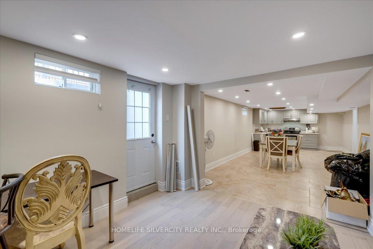 Photo 23 of 46 Treeline Boulevard, Brampton, Vales of Castlemore — HOMEH