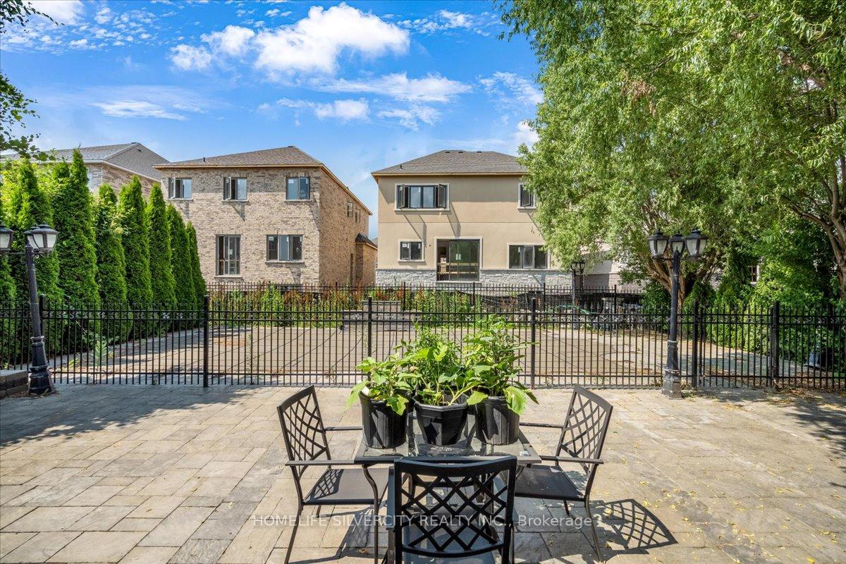 Photo 26 of 46 Treeline Boulevard, Brampton, Vales of Castlemore — HOMEH