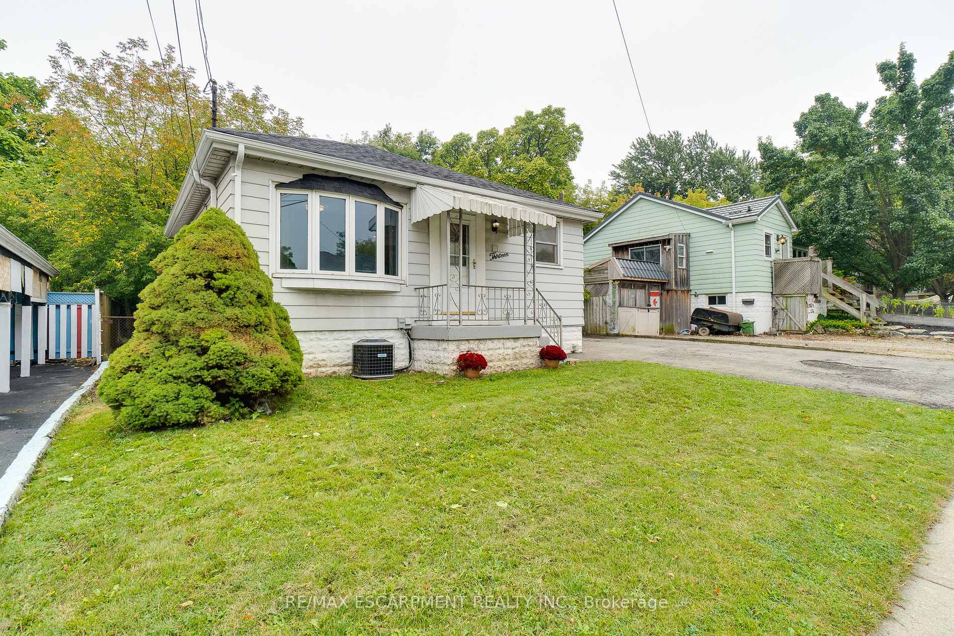 Photo 3 of 13 David Avenue, Hamilton, Hill Park — HOMEH