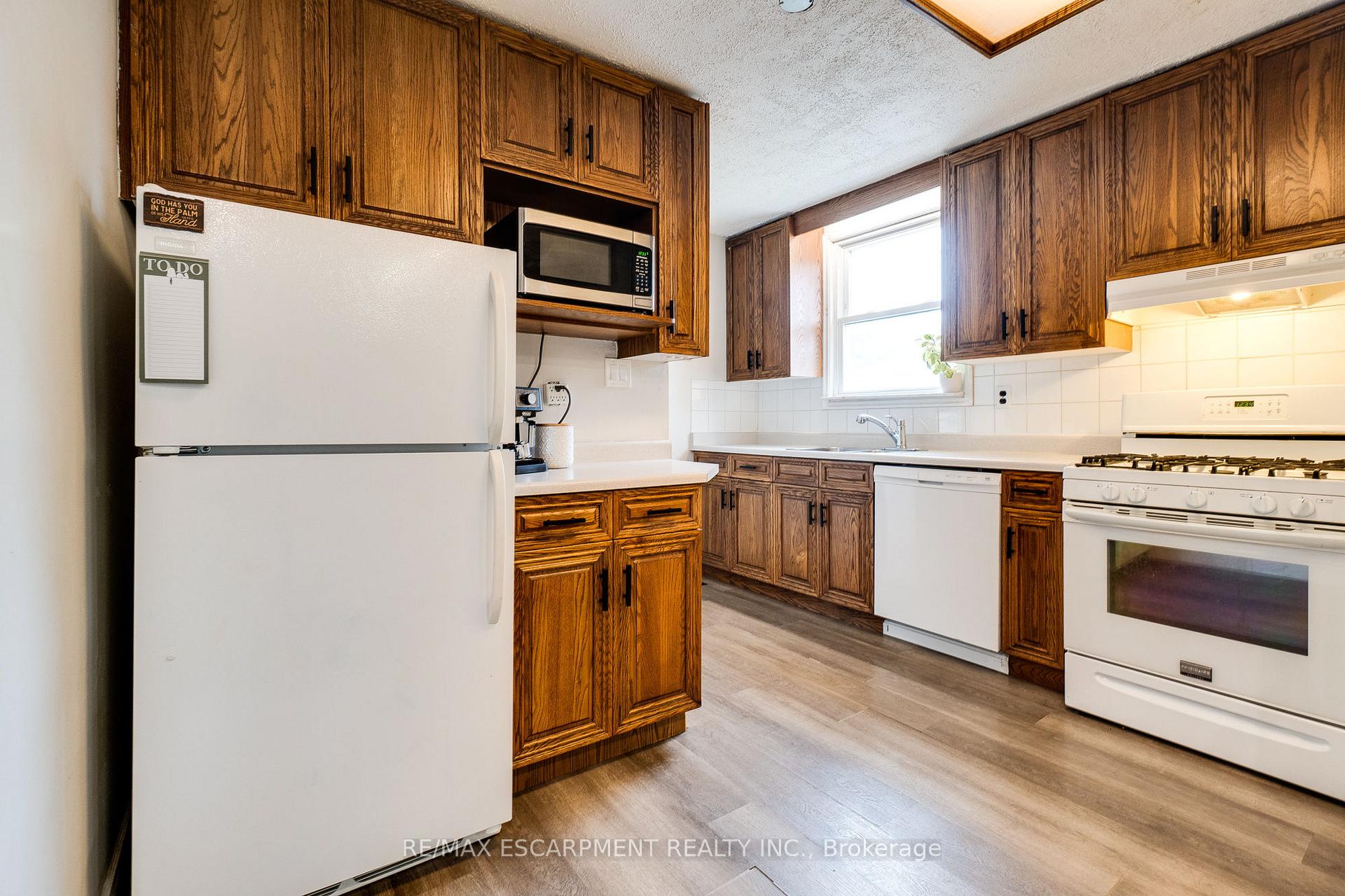 Photo 14 of 13 David Avenue, Hamilton, Hill Park — HOMEH