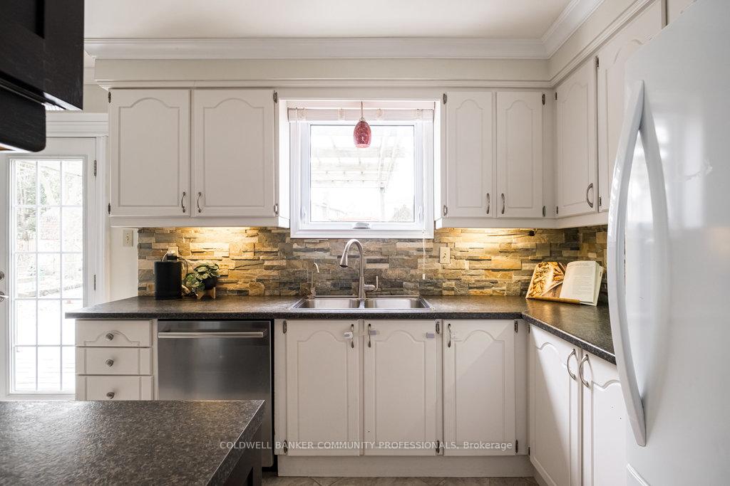 Photo 11 of 2233 Middlesmoor Crescent, Burlington, Brant Hills — HOMEH