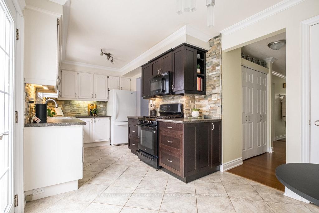 Photo 12 of 2233 Middlesmoor Crescent, Burlington, Brant Hills — HOMEH