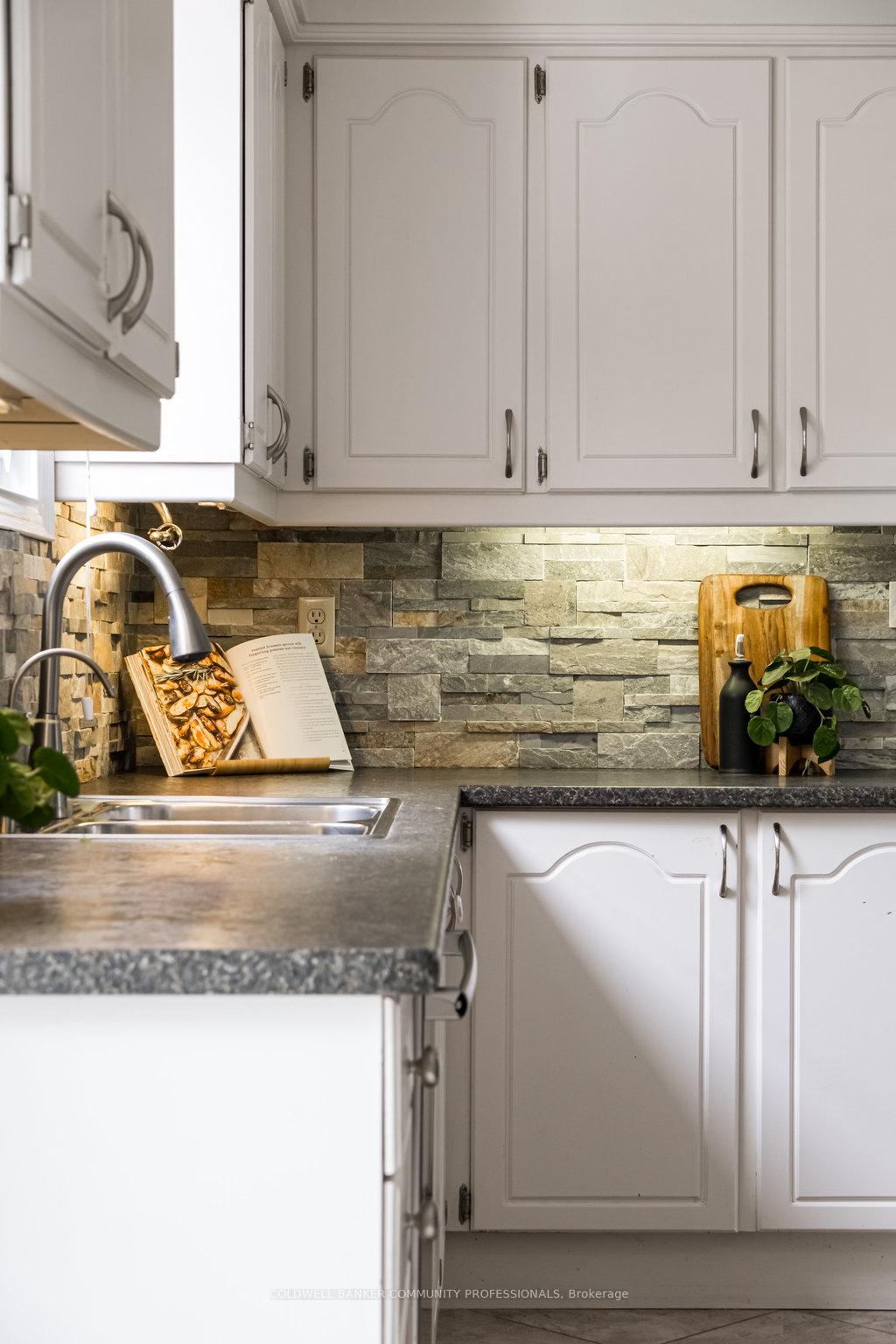 Photo 13 of 2233 Middlesmoor Crescent, Burlington, Brant Hills — HOMEH