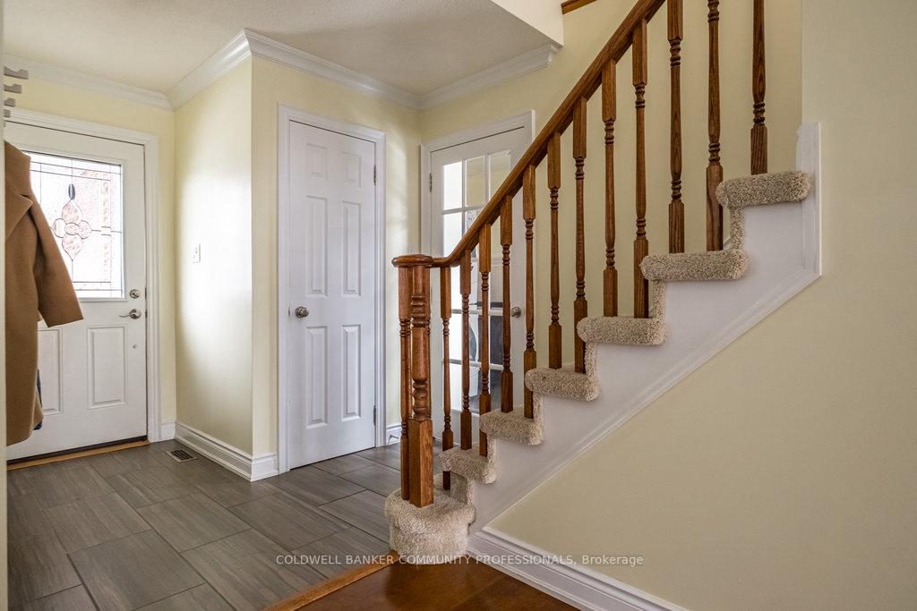 Photo 14 of 2233 Middlesmoor Crescent, Burlington, Brant Hills — HOMEH
