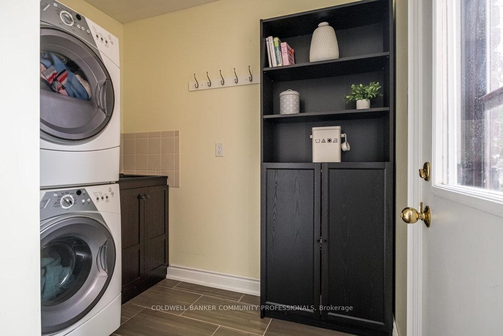 Photo 16 of 2233 Middlesmoor Crescent, Burlington, Brant Hills — HOMEH