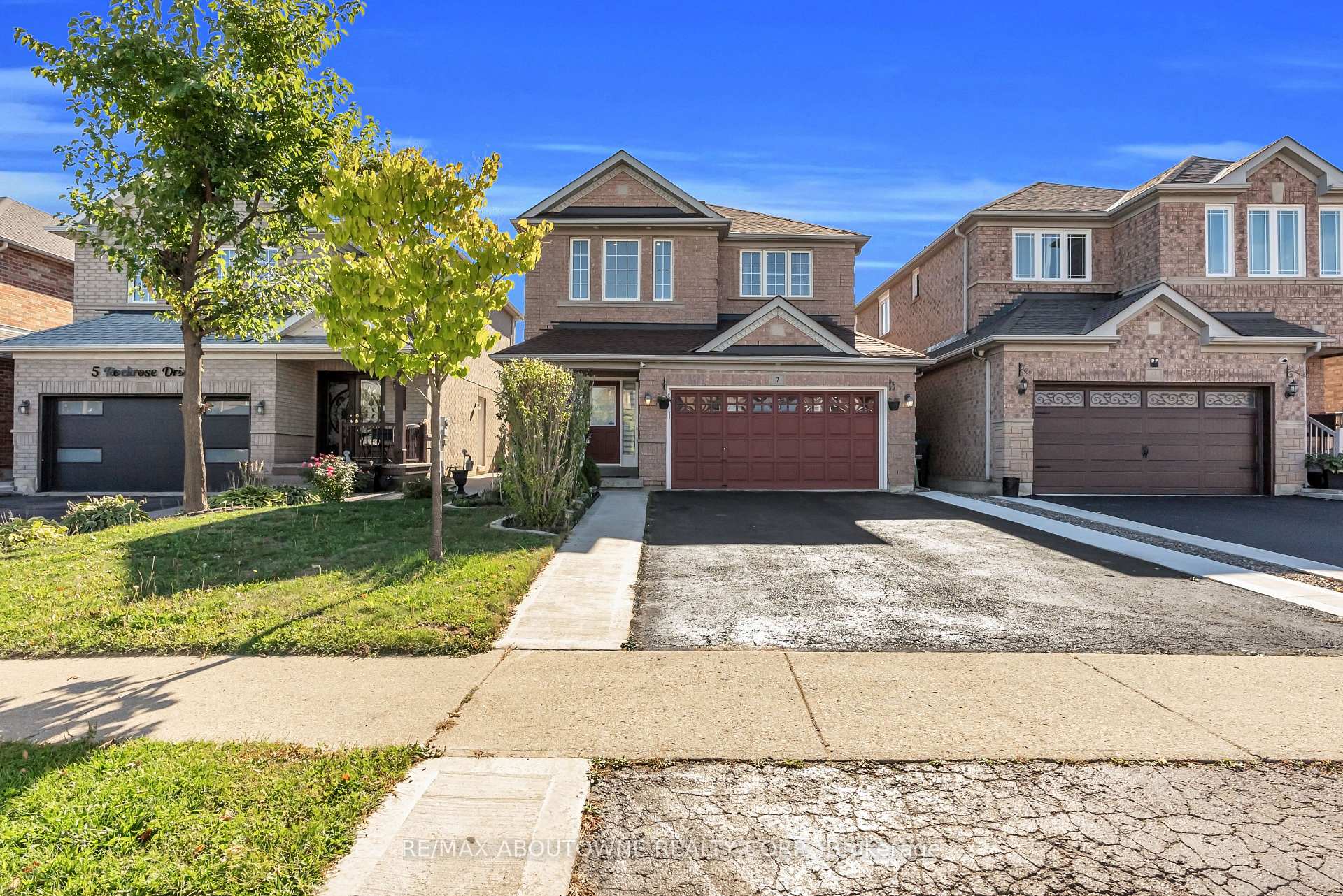 Photo 2 of 7 Rockrose Drive, Brampton, Sandringham-Wellington — HOMEH