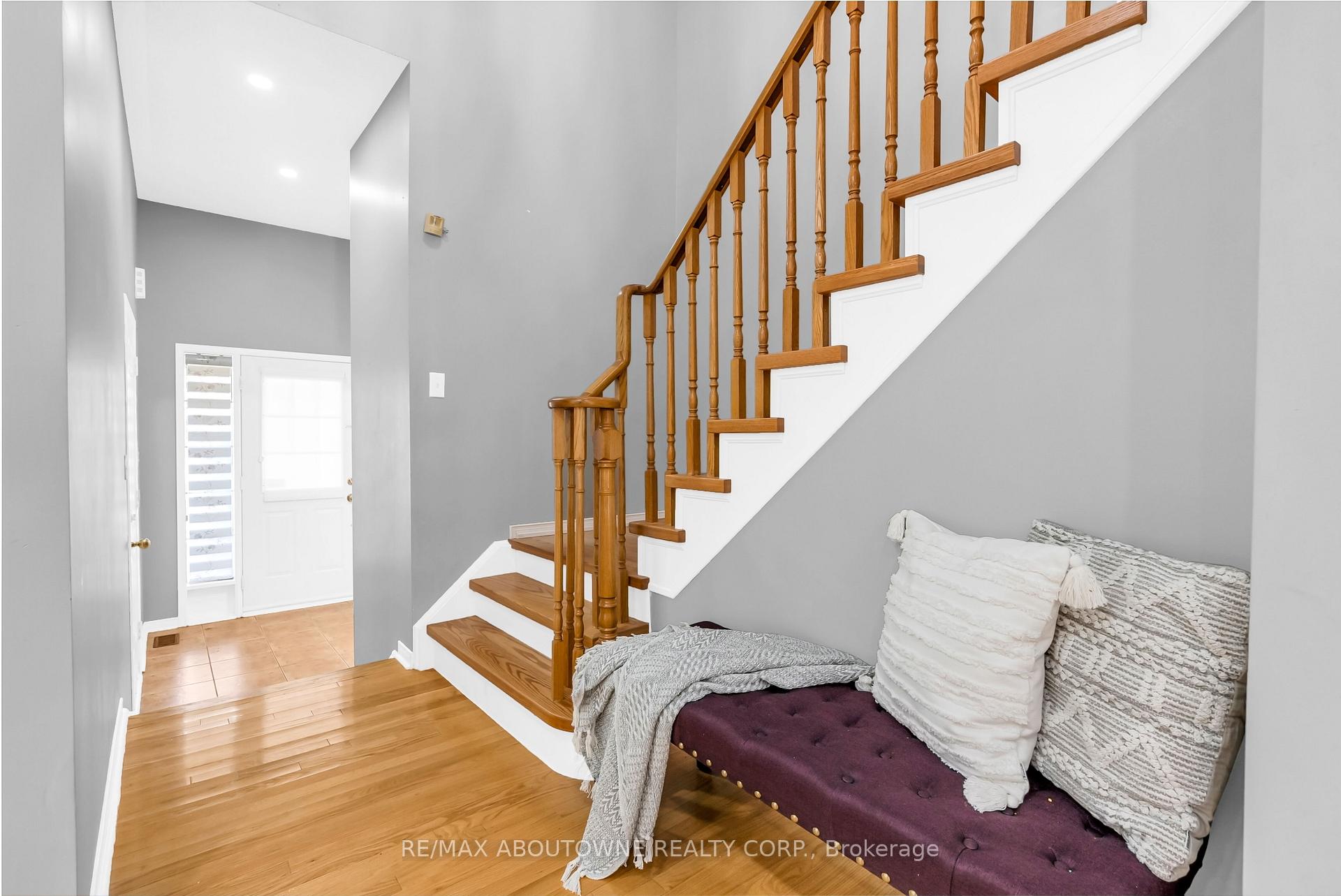 Photo 6 of 7 Rockrose Drive, Brampton, Sandringham-Wellington — HOMEH