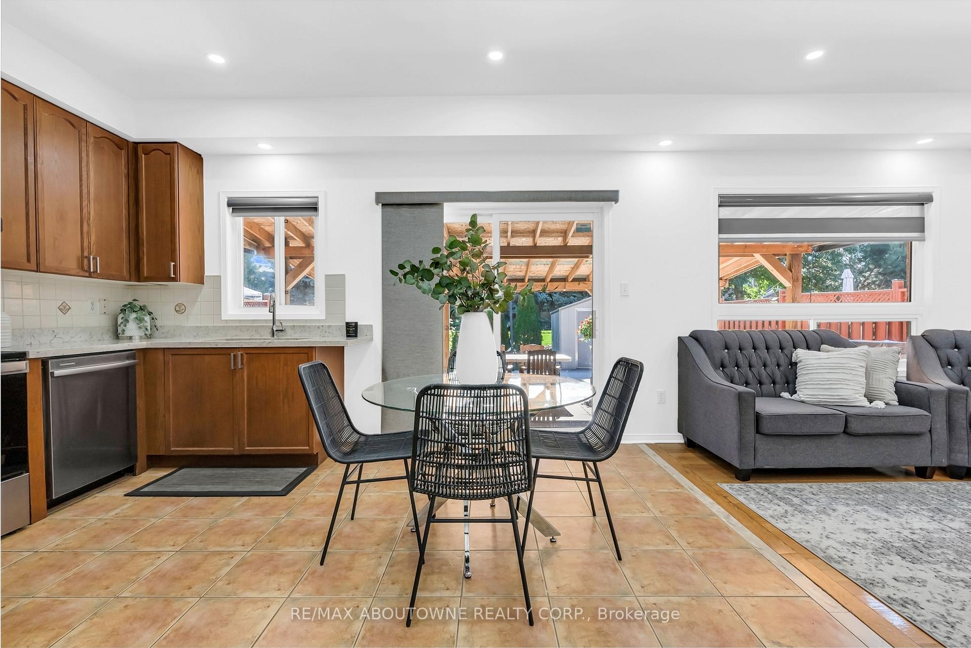 Photo 7 of 7 Rockrose Drive, Brampton, Sandringham-Wellington — HOMEH