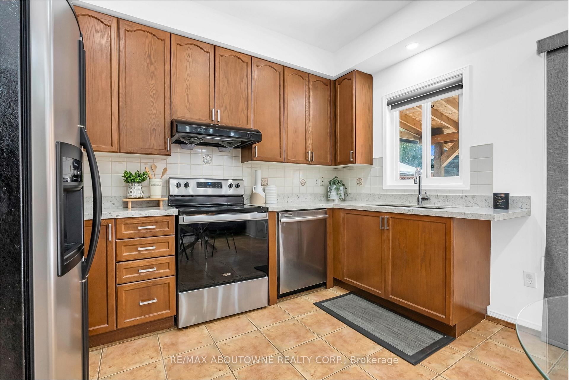 Photo 8 of 7 Rockrose Drive, Brampton, Sandringham-Wellington — HOMEH