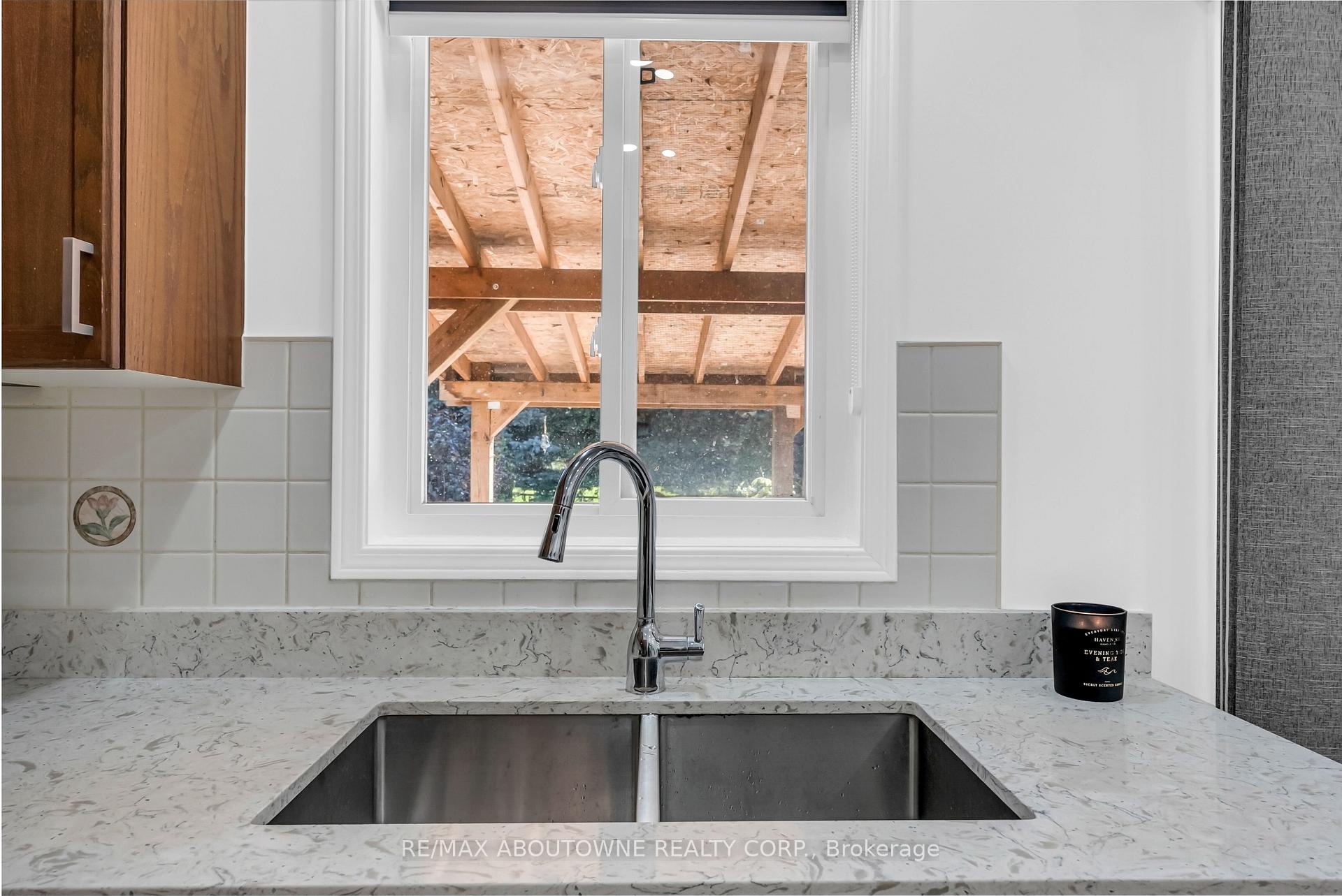 Photo 10 of 7 Rockrose Drive, Brampton, Sandringham-Wellington — HOMEH
