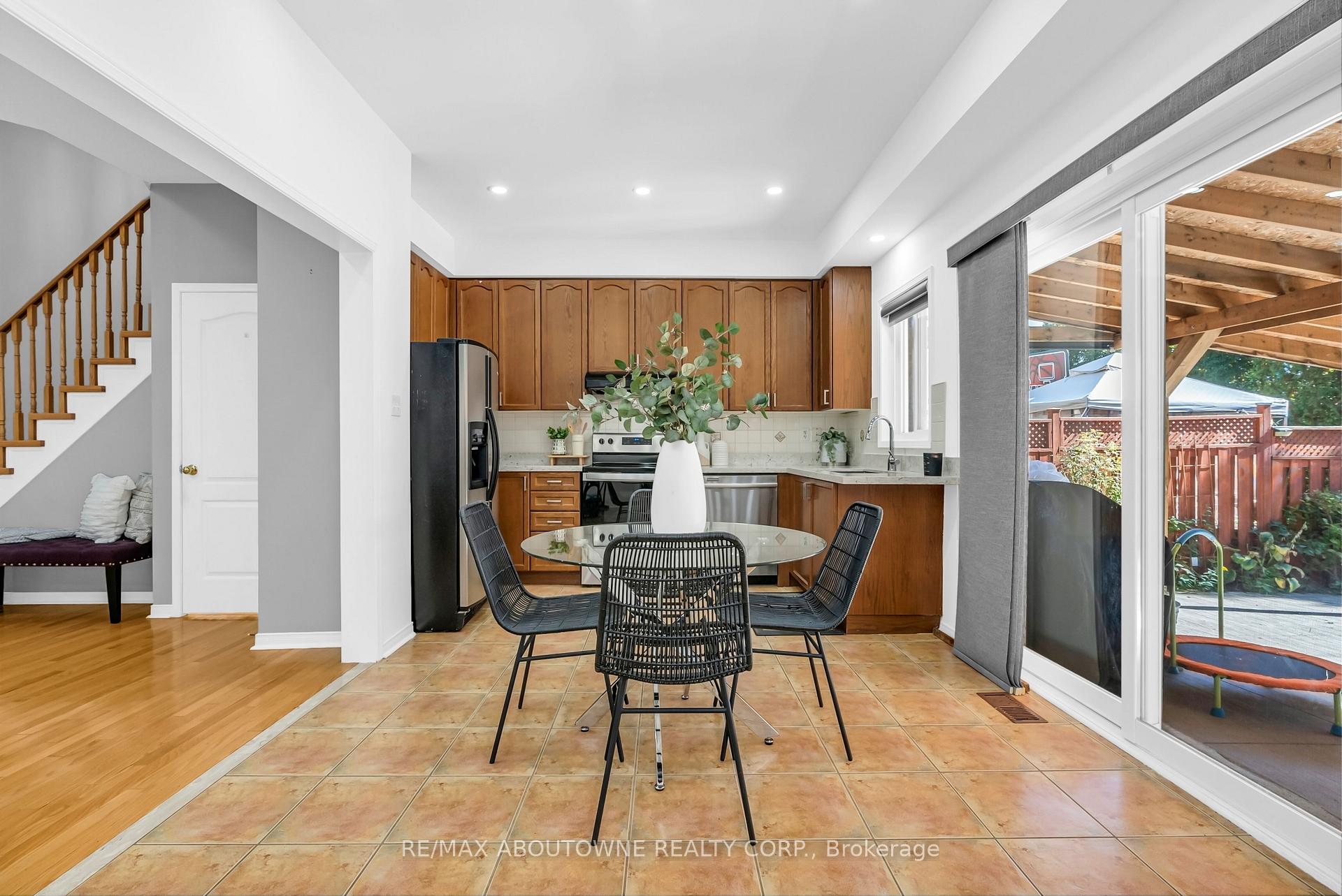Photo 12 of 7 Rockrose Drive, Brampton, Sandringham-Wellington — HOMEH