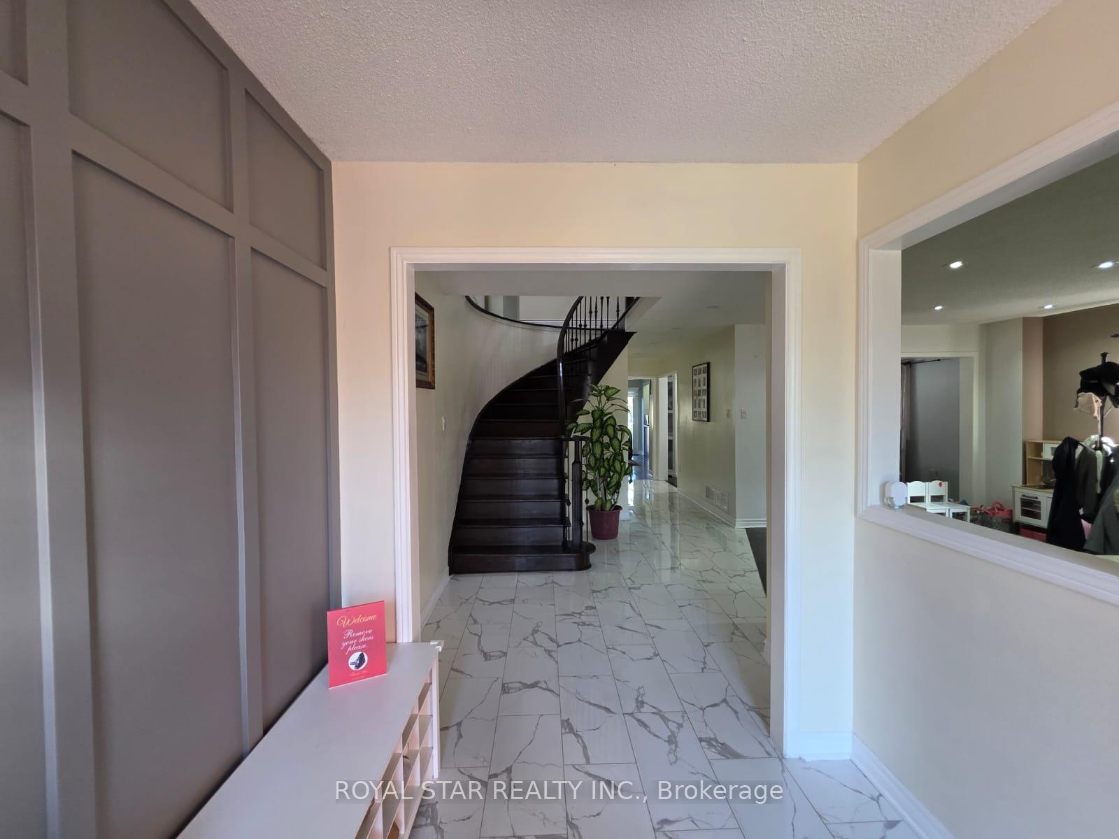 Photo 4 of 6 Merganser Crescent, Brampton, Fletcher's Creek South — HOMEH