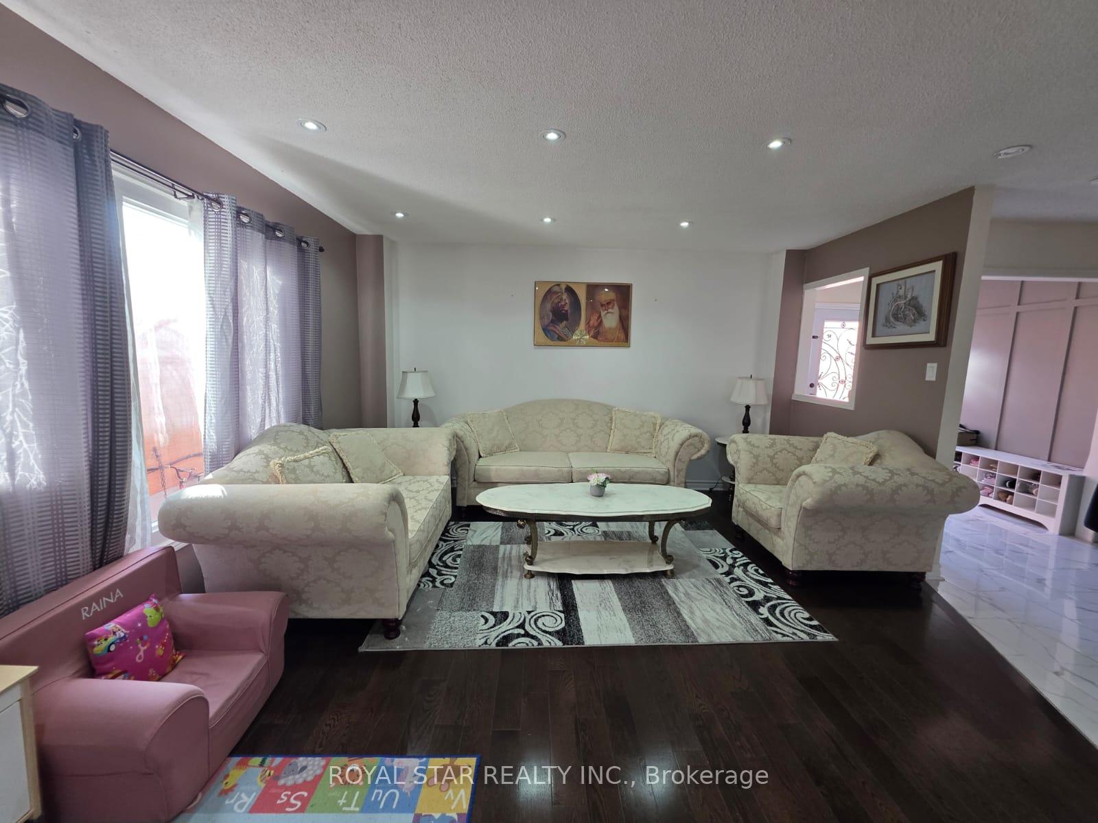 Photo 7 of 6 Merganser Crescent, Brampton, Fletcher's Creek South — HOMEH