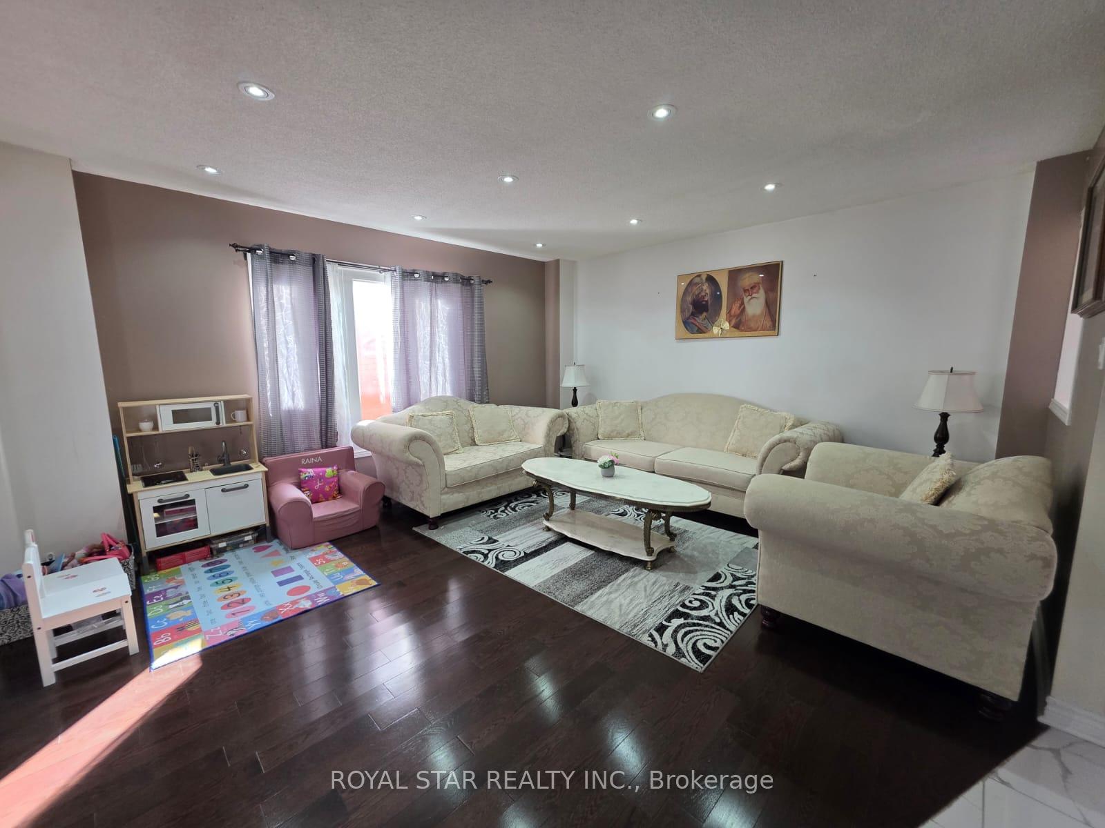 Photo 8 of 6 Merganser Crescent, Brampton, Fletcher's Creek South — HOMEH
