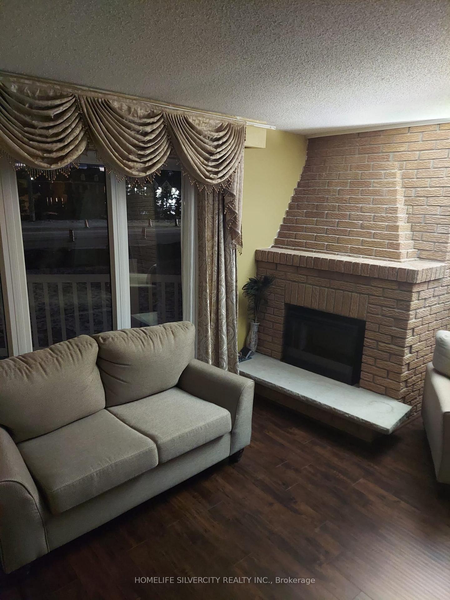Photo 3 of 10263 Goreway Drive, Brampton, Vales of Castlemore — HOMEH