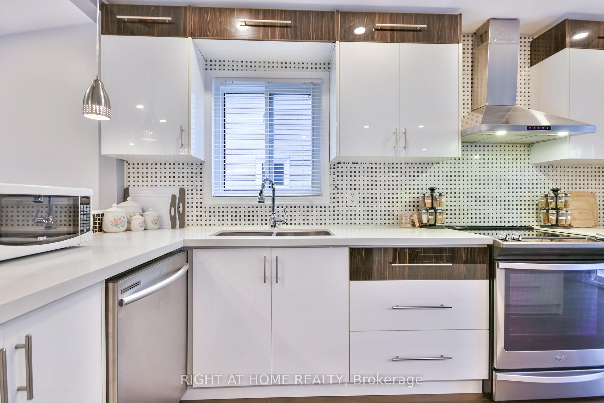 Photo 7 of 65 Eden Drive, Barrie, Letitia Heights — HOMEH