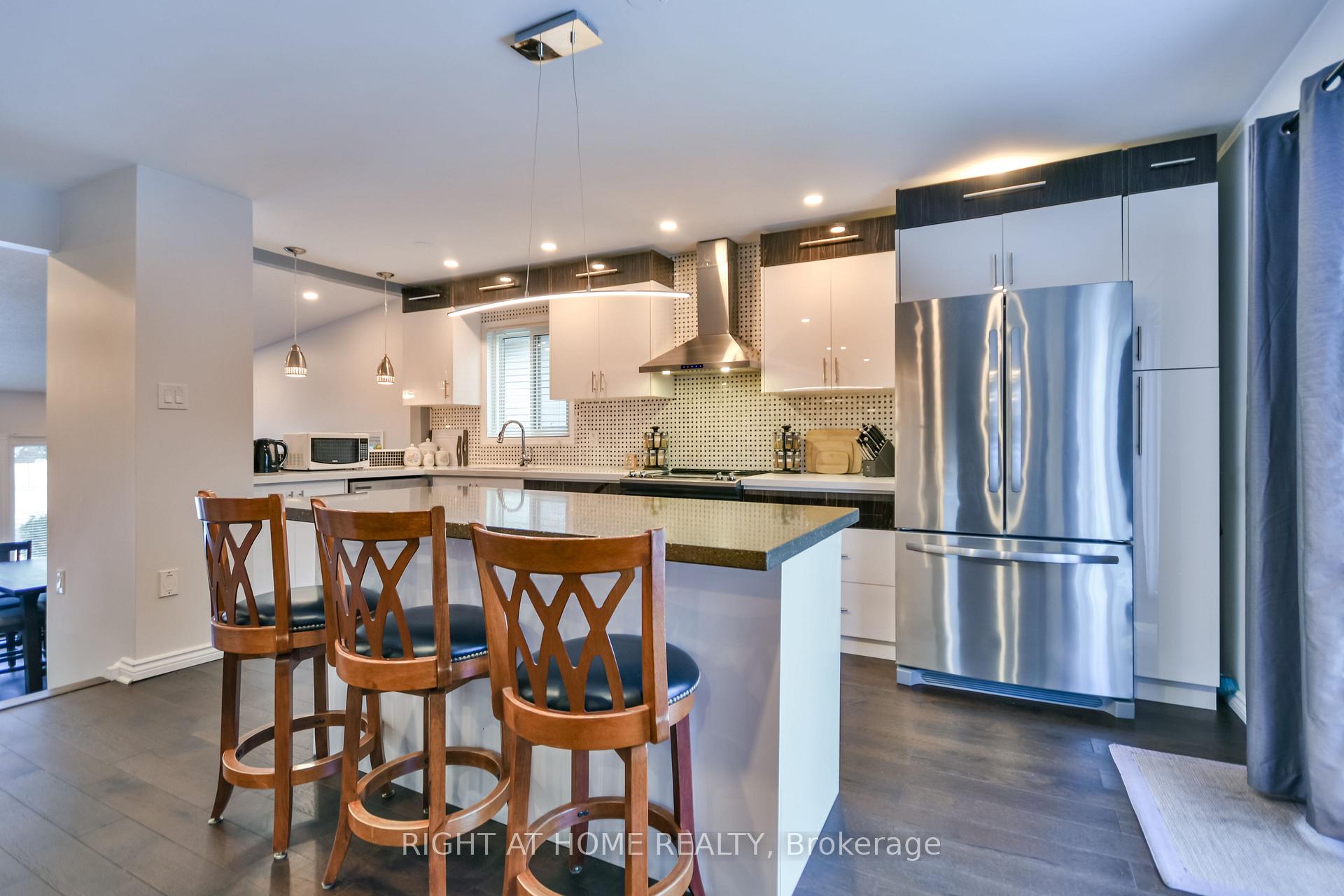 Photo 9 of 65 Eden Drive, Barrie, Letitia Heights — HOMEH