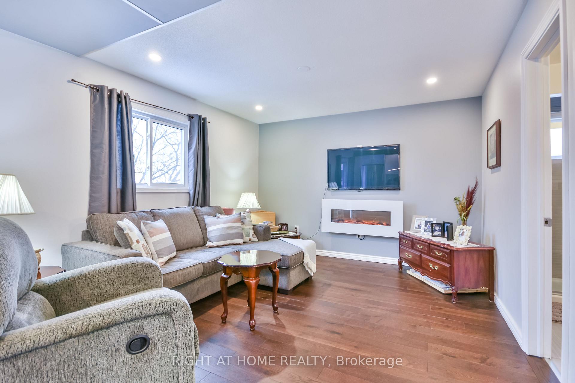 Photo 13 of 65 Eden Drive, Barrie, Letitia Heights — HOMEH