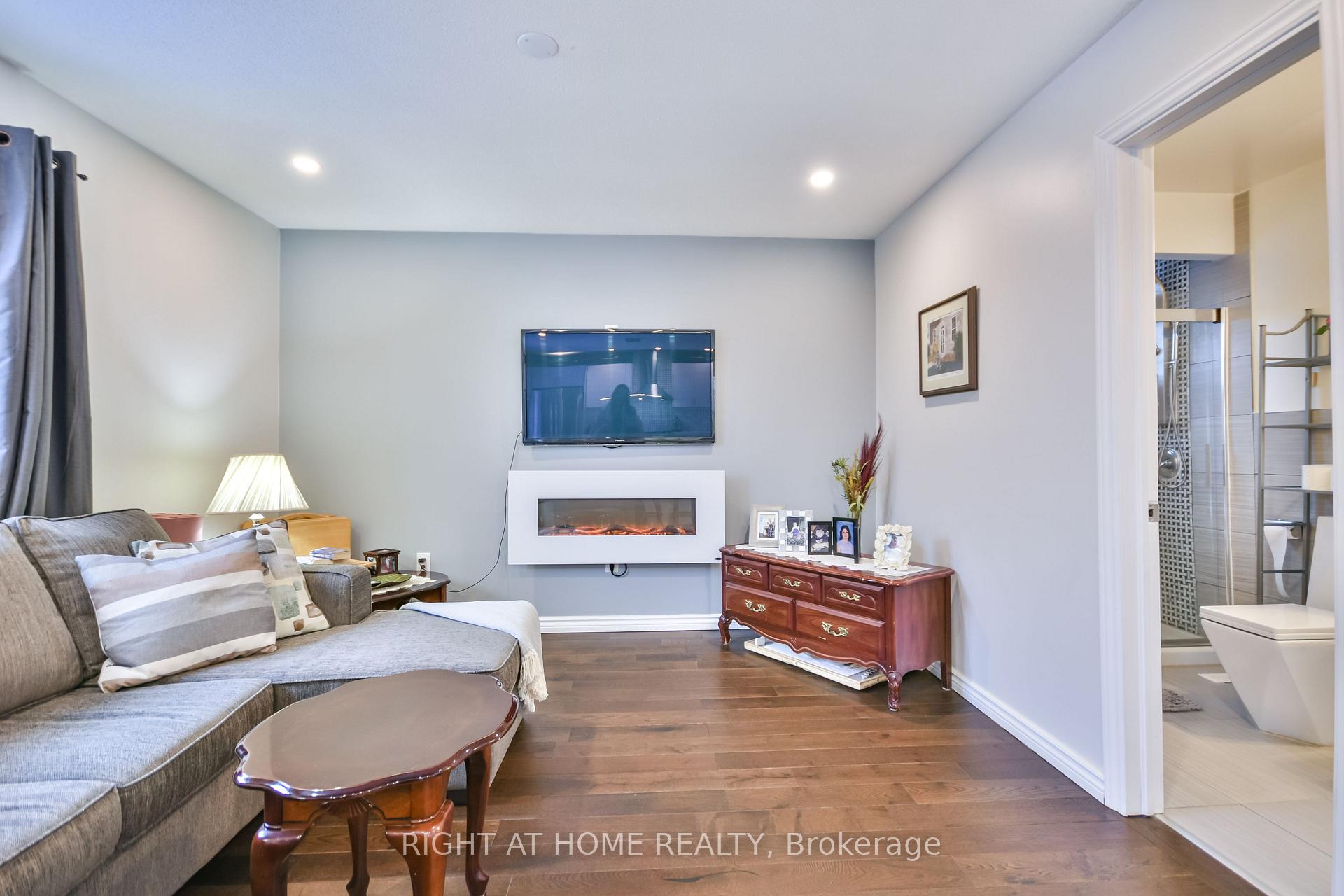 Photo 15 of 65 Eden Drive, Barrie, Letitia Heights — HOMEH