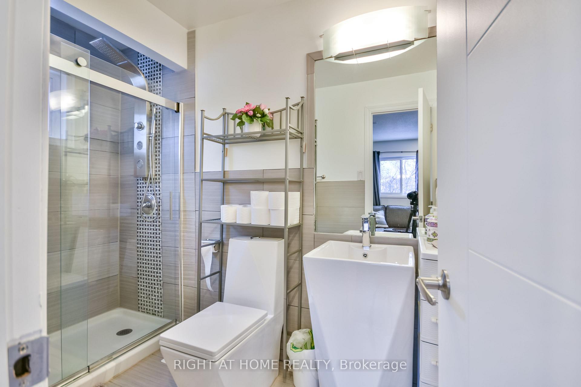 Photo 16 of 65 Eden Drive, Barrie, Letitia Heights — HOMEH