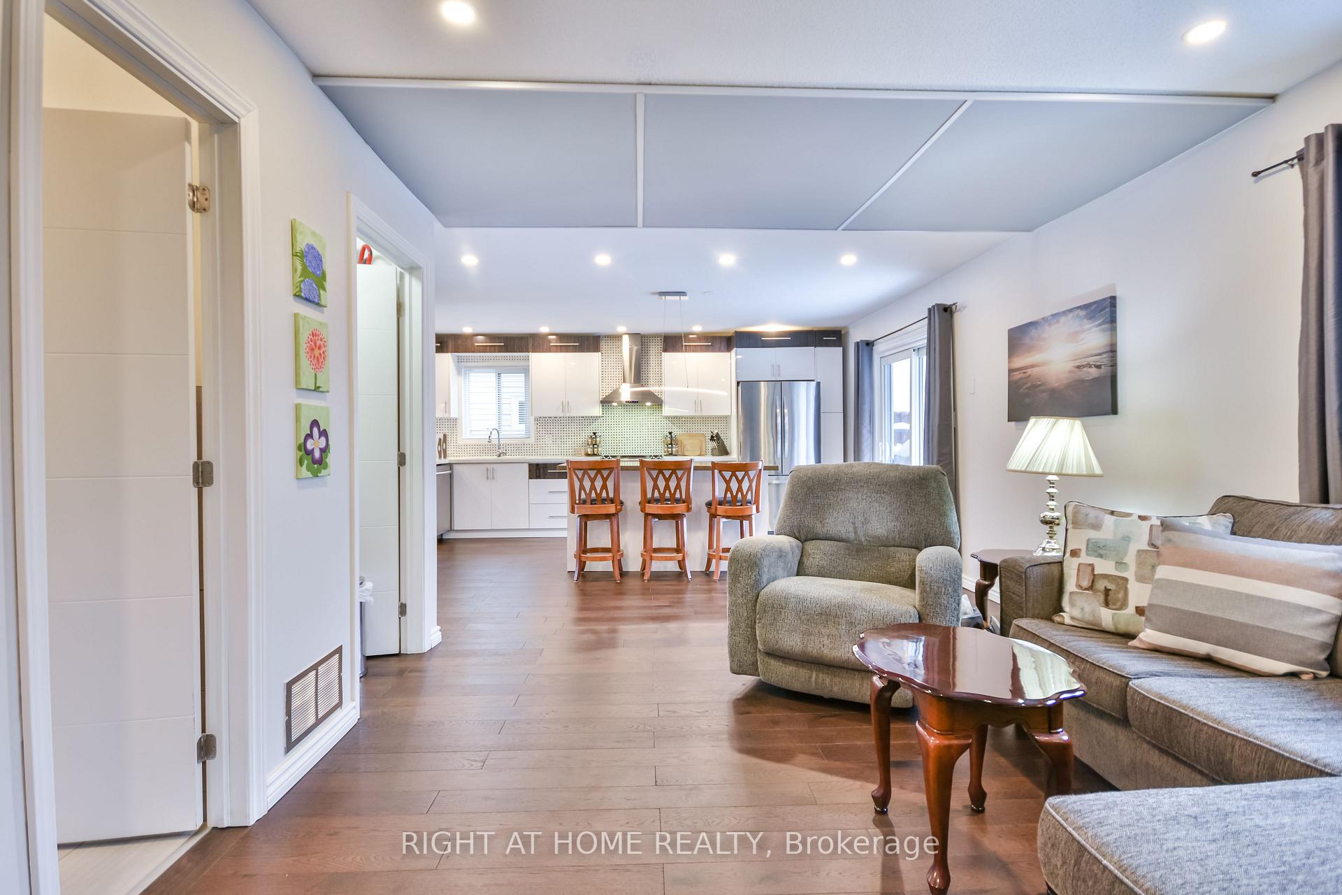 Photo 17 of 65 Eden Drive, Barrie, Letitia Heights — HOMEH