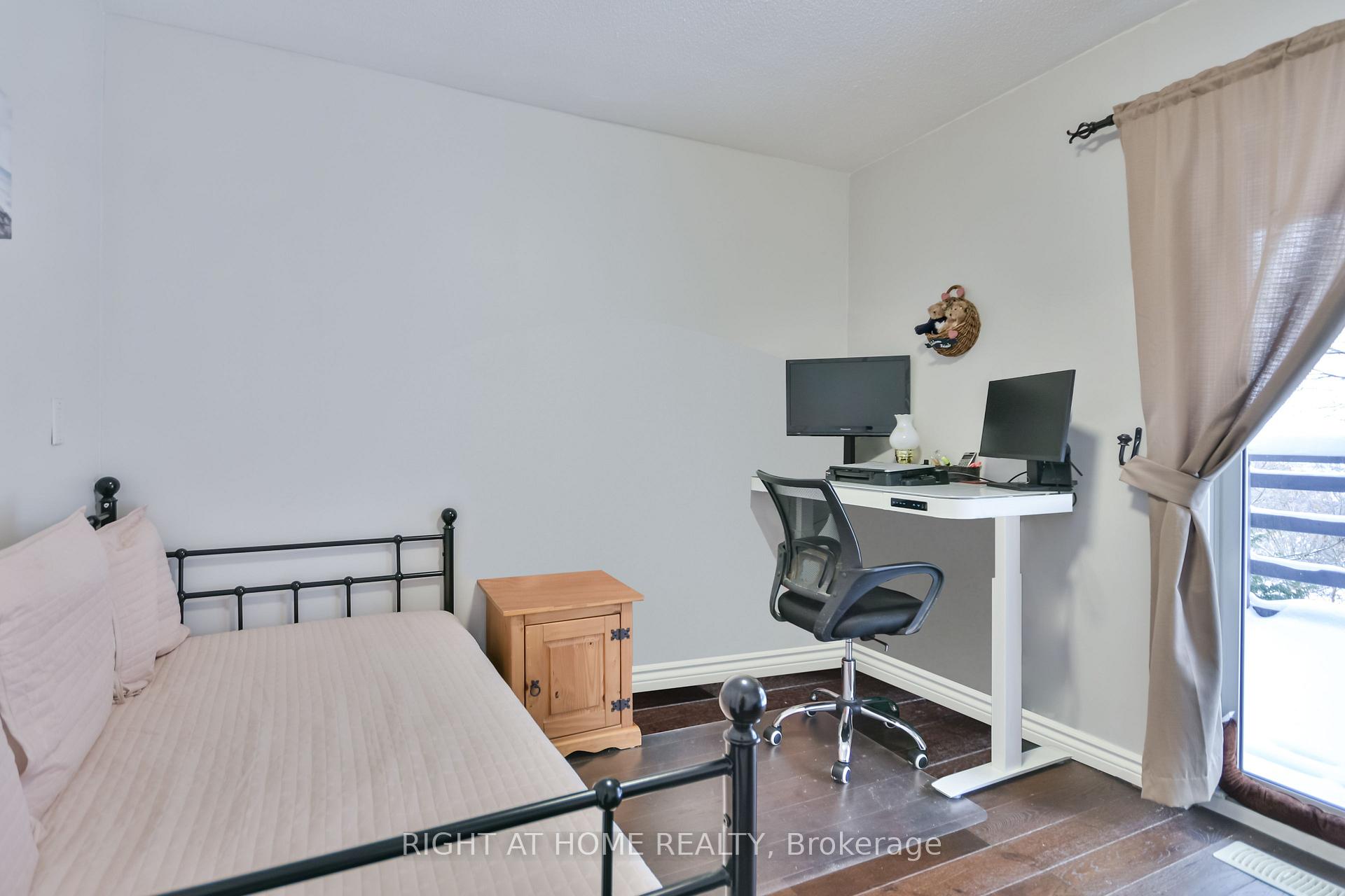 Photo 21 of 65 Eden Drive, Barrie, Letitia Heights — HOMEH