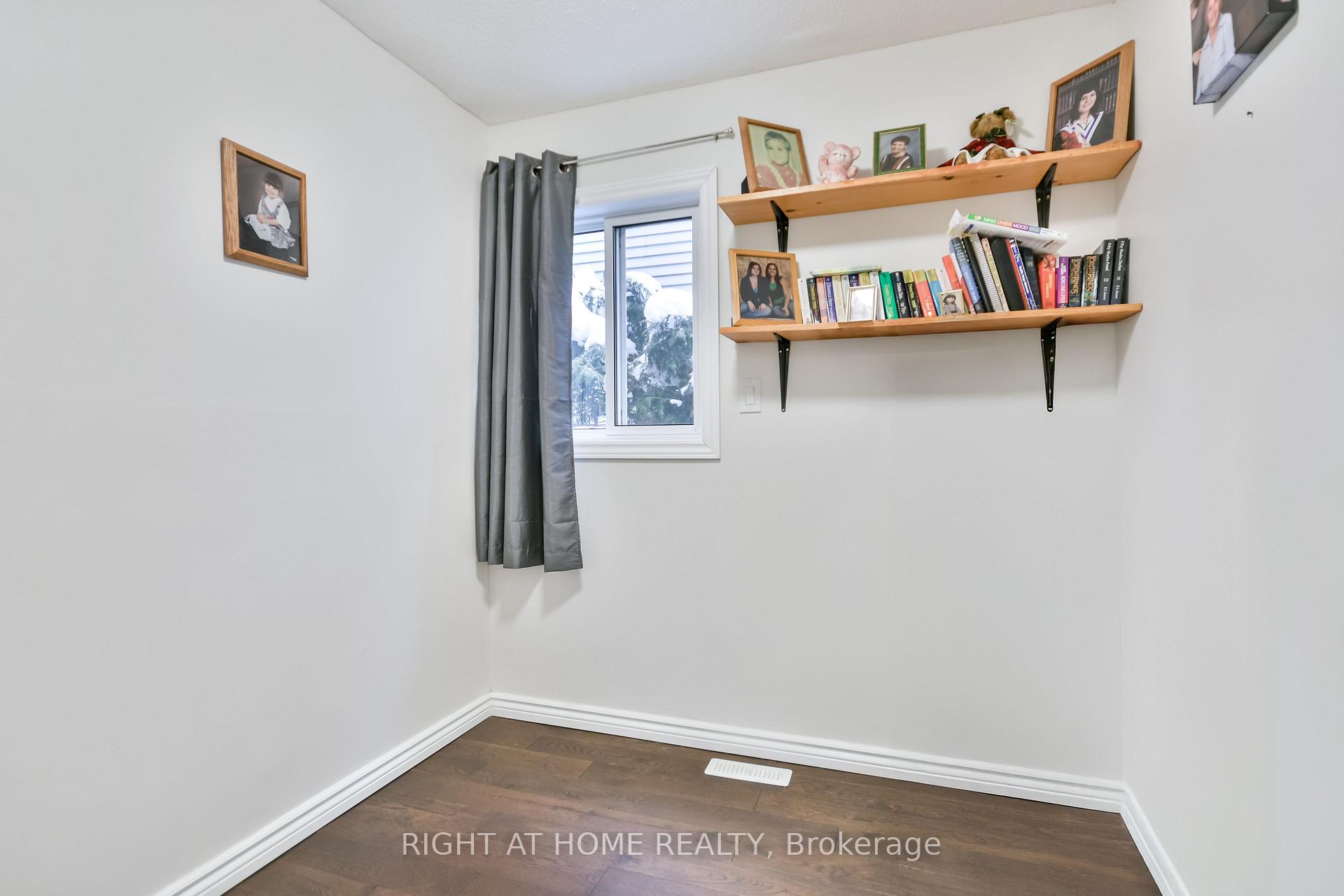 Photo 24 of 65 Eden Drive, Barrie, Letitia Heights — HOMEH