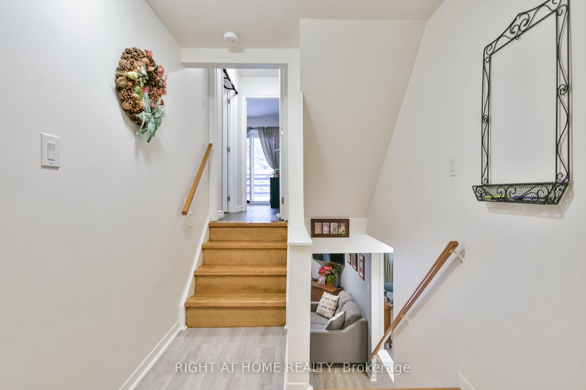 Photo 25 of 65 Eden Drive, Barrie, Letitia Heights — HOMEH