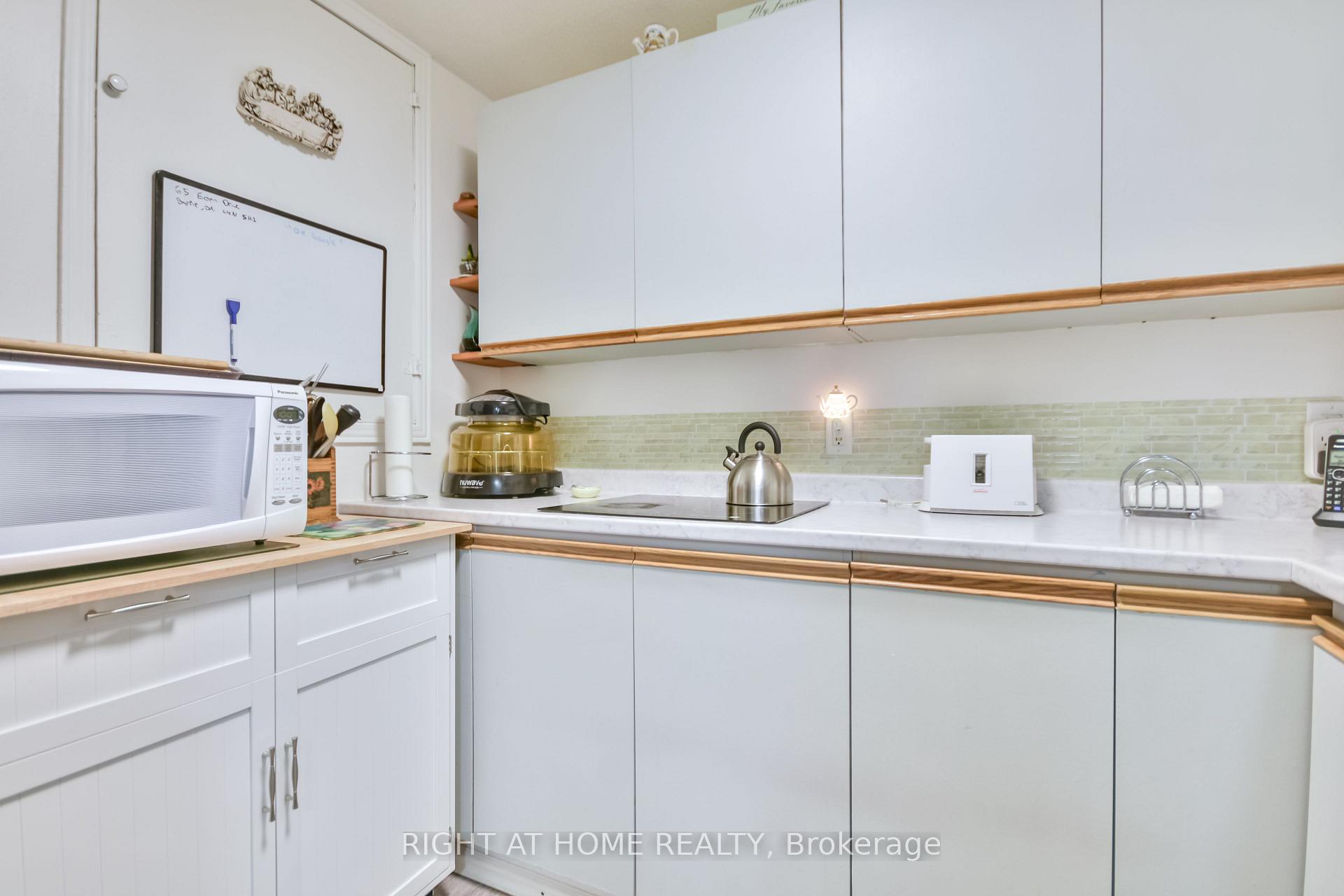 Photo 28 of 65 Eden Drive, Barrie, Letitia Heights — HOMEH