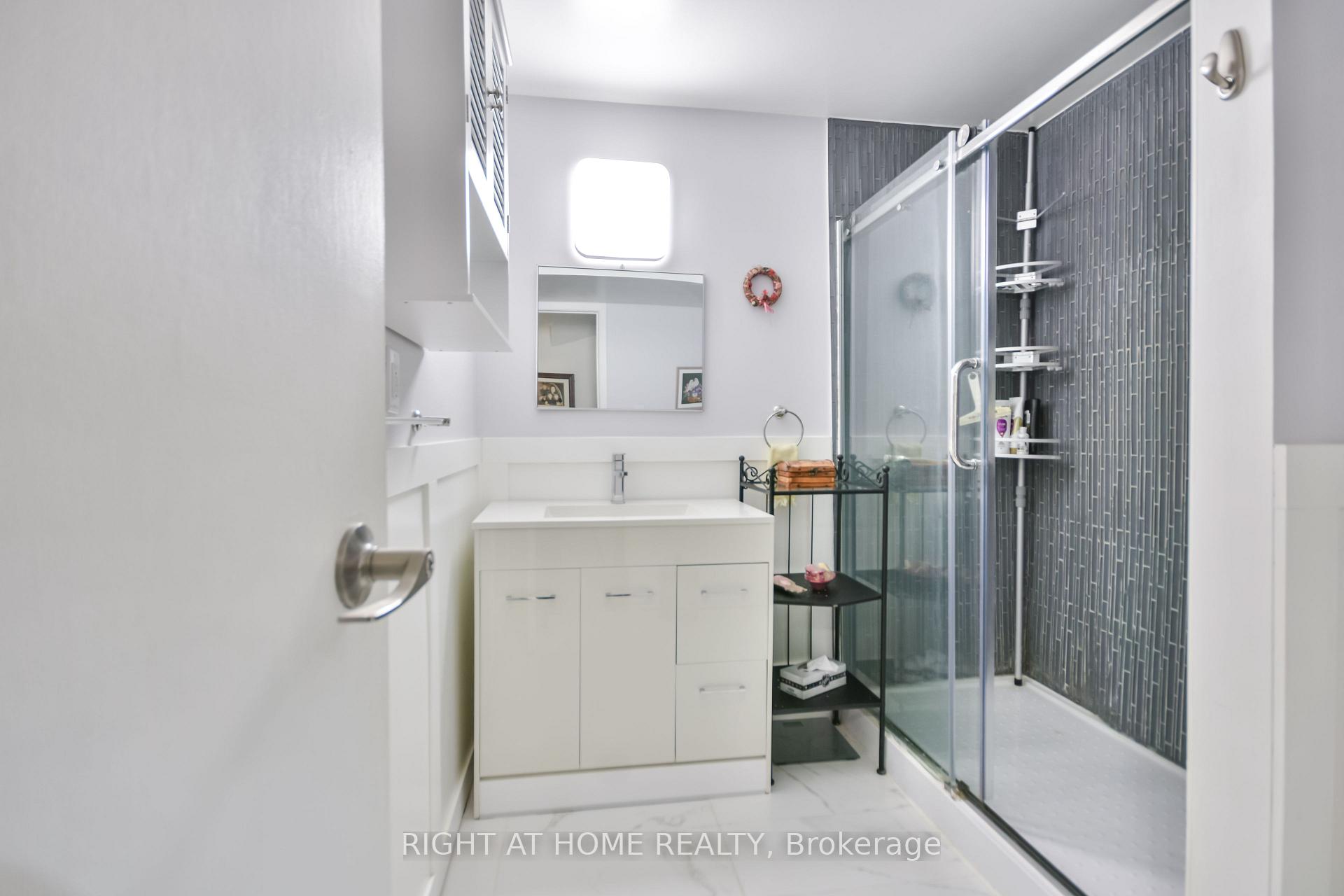 Photo 29 of 65 Eden Drive, Barrie, Letitia Heights — HOMEH