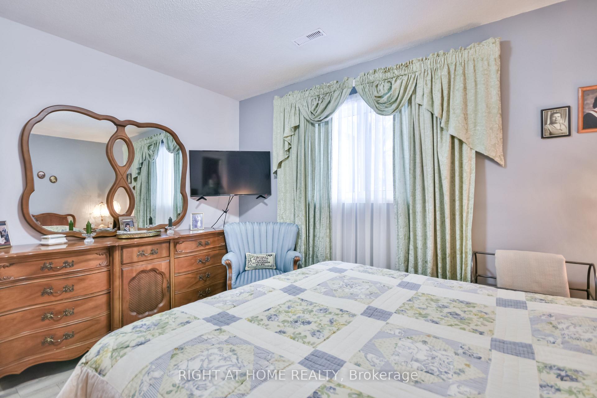 Photo 32 of 65 Eden Drive, Barrie, Letitia Heights — HOMEH