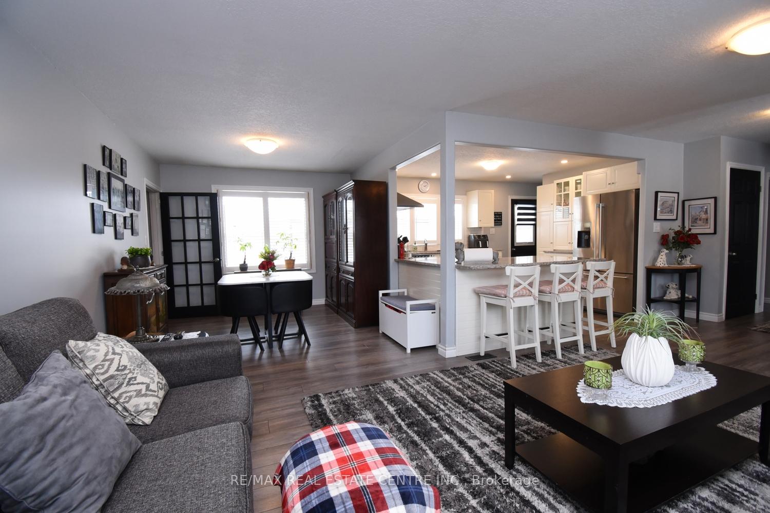 Photo 6 of 26 Hatton Drive, Hamilton, Ancaster — HOMEH